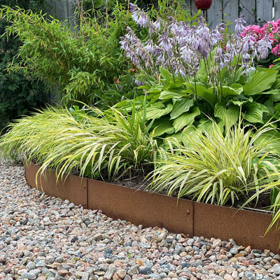 Rabattkant för avgränsning och ogrässkydd