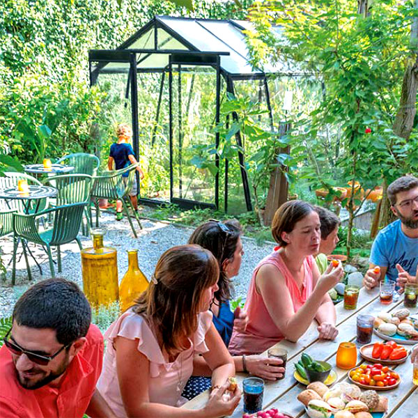 Retro är ett av våra växthus för odling och avkoppling